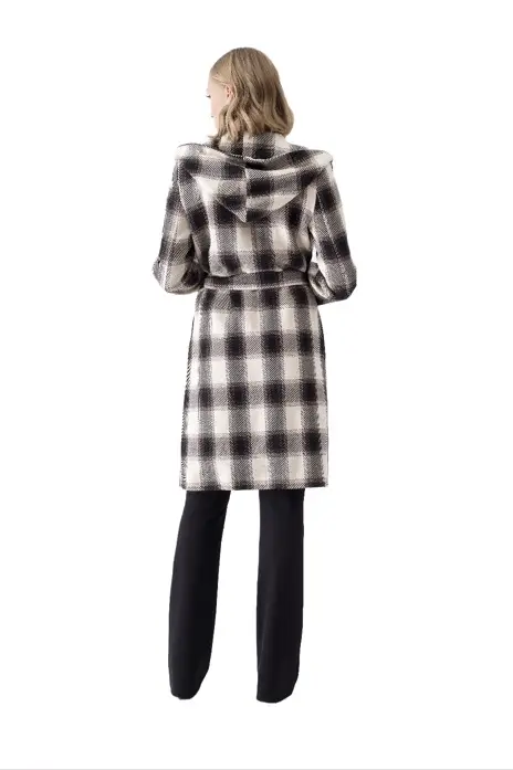 Bergamo oversized plaid coat with hoodie, combining comfort and style in one chic design. Perfect for cooler weather, this trendy plaid coat offers a relaxed fit, making it an ideal layering piece for casual and fashionable looks.