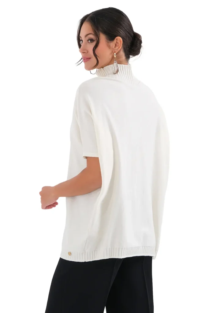 Oversized white short sleeves sweater with a relaxed fit for casual and stylish looks