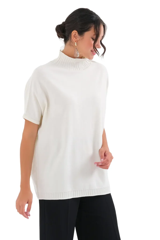 Oversized white short sleeves sweater with a relaxed fit, perfect for casual, stylish everyday wear