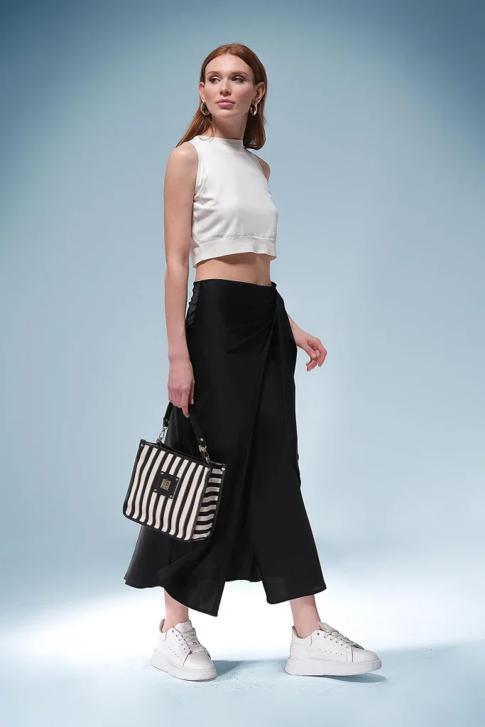 Discover our Lookbook, luxury italian womenswear MOTRATi