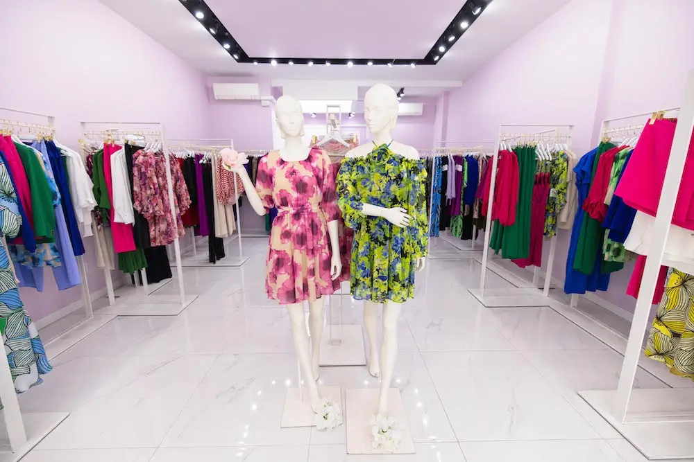 MOTRATi MOTRATi Shipping Canada 1 - Luxury Italian-designed women clothing from our Vancouver boutique
