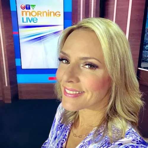 Keri Adams wearing MOTRATi Keri Adams Wearing Motrati Lilac Blouse - Vancouver TV personality featured on MOTRATi fashion blog