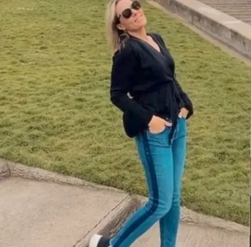 Keri Adams wearing MOTRATi Keri Adams Ctv News Anchor Wearing Motrati Denim Jeans - Vancouver TV personality featured on MOTRATi fashion blog